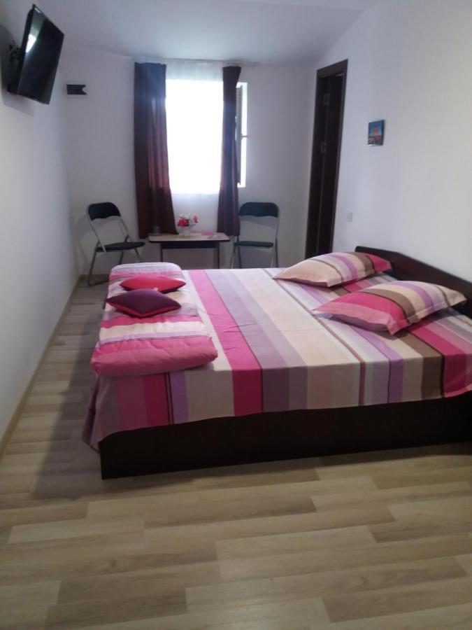 Hotel Casa Ariana Curtea de Argeş Esterno foto