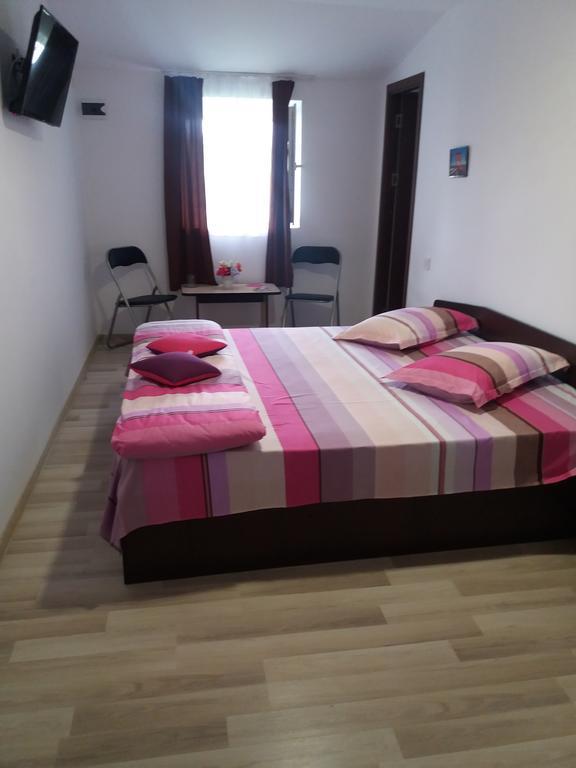 Hotel Casa Ariana Curtea de Argeş Esterno foto